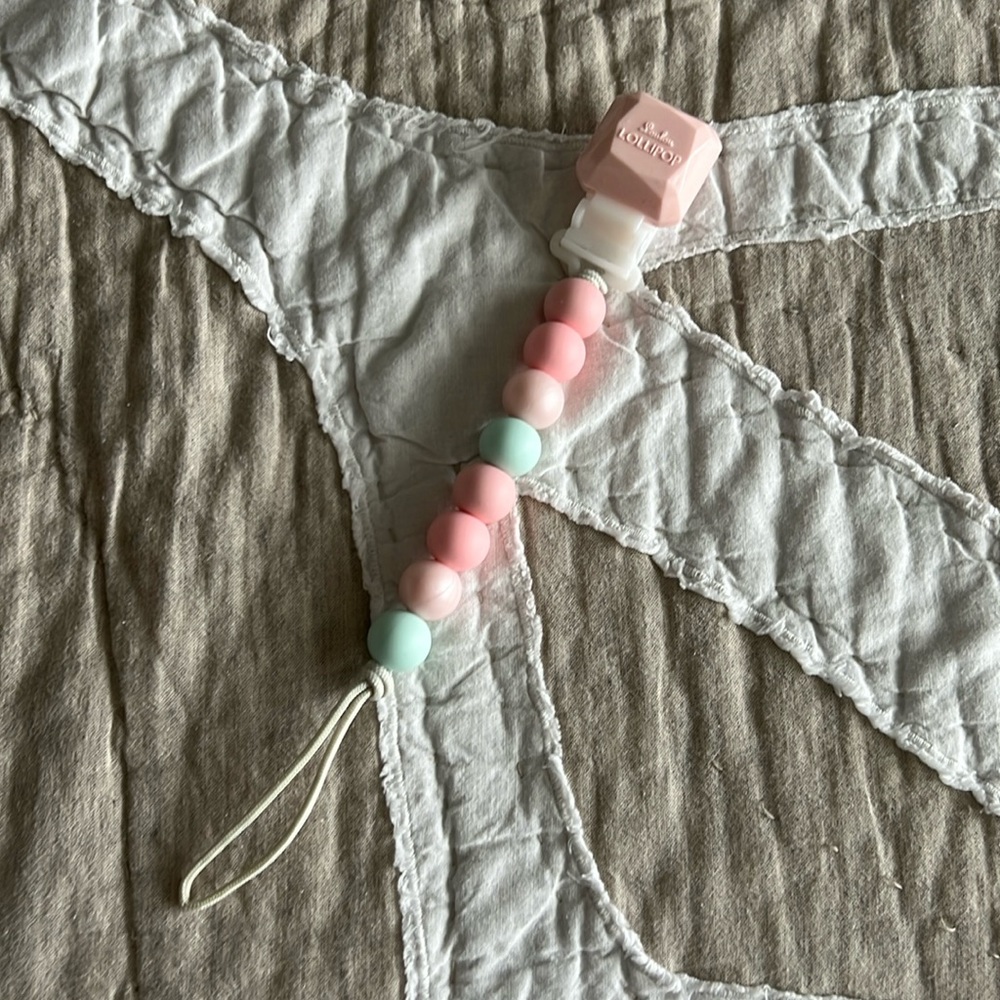 Paci Clip